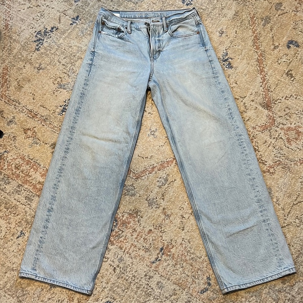 AE '90s Wide Leg Jean. Size 6